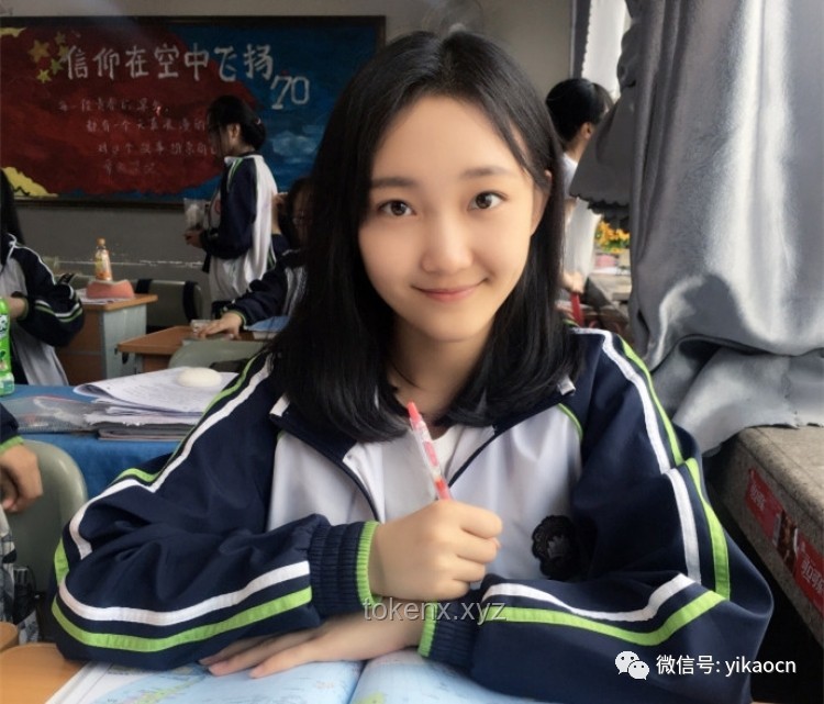 **黄杨钿甜艺考成绩风波：真实经历下的艺考之路探索**